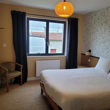 2 Dans Les Remparts A Dun Sur Meuse בית נופש *