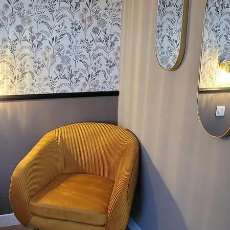 2 Dans Les Remparts A Dun Sur Meuse * Dun-sur-Meuse